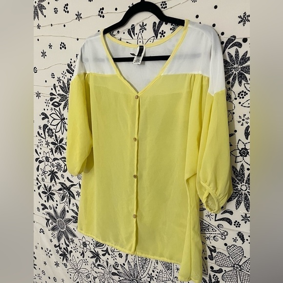 Yellow white top sheer short sleeve button down blouse light breezy - Picture 8 of 8